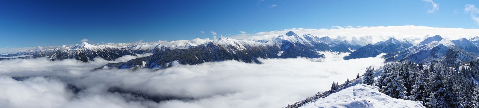 Blick über das Kleinsölktal. Gumpeneck (links) und Großer Knallstein überragen ihre Gipfel-Nachbarn (Klick zur Vergrößerung)