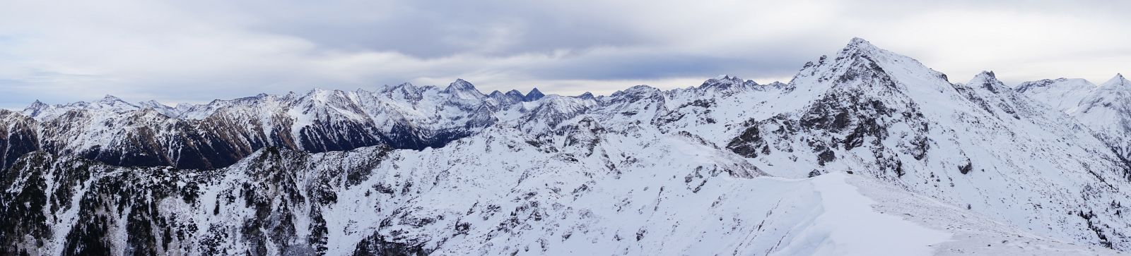 Panoramablick vom Höchstein über die Hochwildstelle zu Elendberg, Zwerfenberg, Hochgolling, Kasereck und weiter über das Schiedeck zur Lungauer und Steirischer Kalkspitze