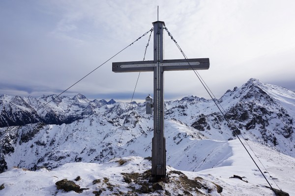 Blick nach Süden. Links hinten der Hochgolling, rechts das Schiedeck.