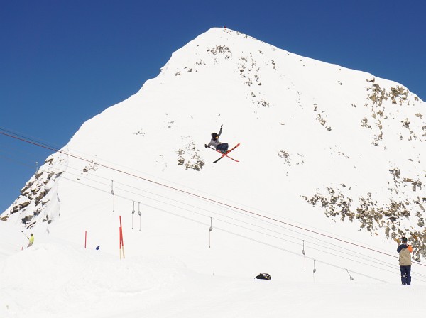 Tollkühne Ski-Kunststücke