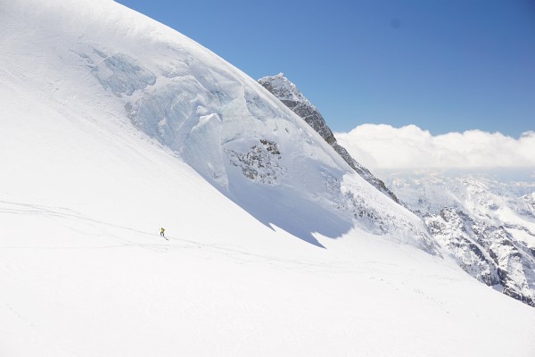 Skitourengeher unter dem Olpererferner