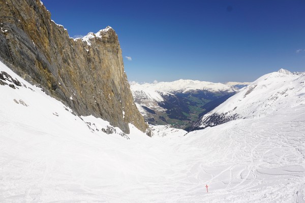Südlich an der Lärmstange vorbei - Blick hinaus ins Tuxer Tal