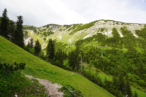 Über den Bergrücken von rechts nach links zum Hochkar-Gipfel