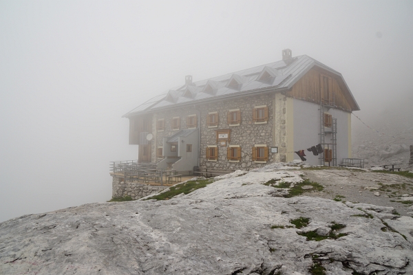 Adamekhütte im Nebel