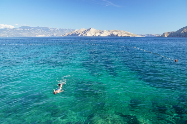 Natürlich darf in Baska auch das Baden nicht zu kurz kommen