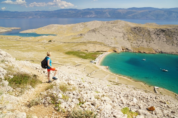 Mala Luka (links-blau), Vela Luka (rechts-grün), AlpenYetin vorne (rote Hose, weiße Knie)