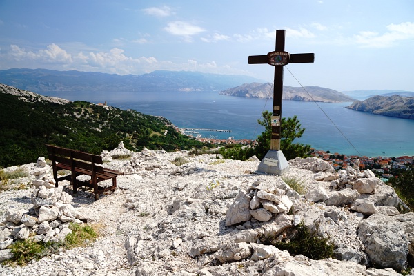 Über den Aussichtspunkt Zakam wieder zurück nach Baska