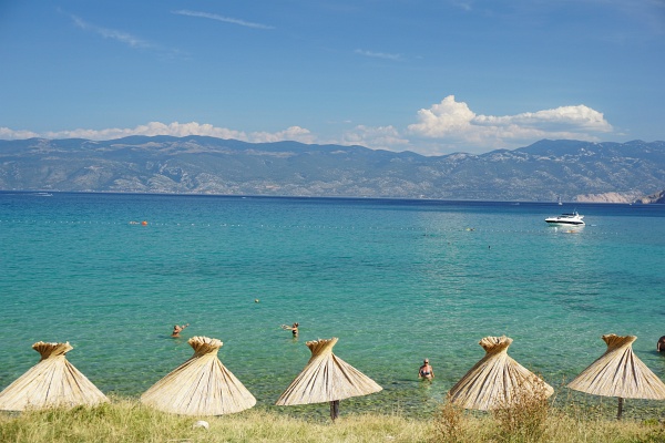 Zurück in Baska, den für uns schönsten Ort auf der Insel Krk. Den überfüllten Strand muss ja man nicht unbedingt besuchen.
