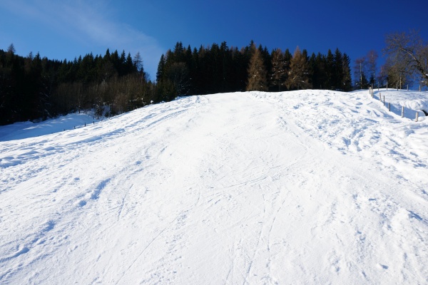 Die ehemalige Schipiste von Moosheim zum Michaelerberghaus wurde schon vor vielen Jahren aufgelassen, wird aber vom Wirt des Michaelerberghauses nach wie vor zur kostenfreien (Einkehr empfehlenswert) Benützung präpariert.