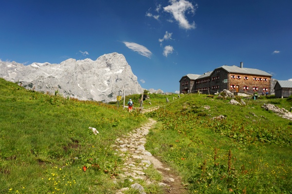 Bei der Hofpürglhütte schließt sich die Runde - jetzt geht es noch hinab zum Ausgangspunkt bei den Hofalmen