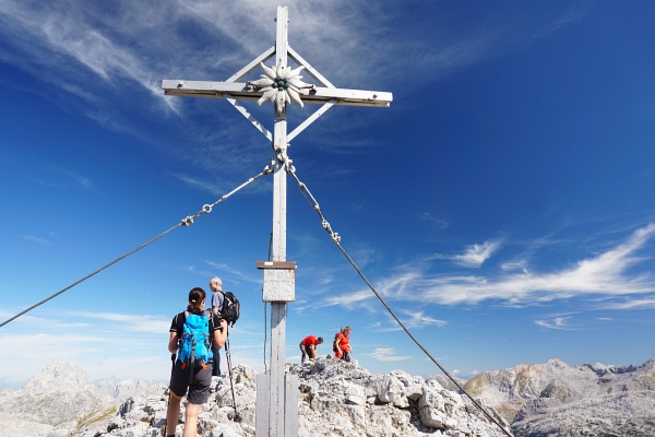 Nur ganz kurz hatten wir Gesellschaft beim Gipfelkreuz am Mitterhorn. Danach waren wir ganz alleine oben.