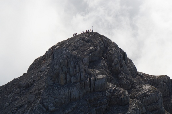 Den ganzen Tag über war viel Bewegung am Breithorn erkennbar. Bei unserer kurzen Rast waren wir aber alleine.