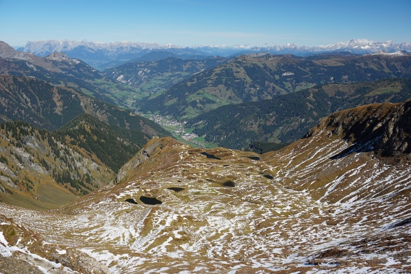 Abstieg durch die Seenlandschaft im Frauenkar. Nur der oberste Abschnitt war etwas steiler und dementsprechend rutschig.