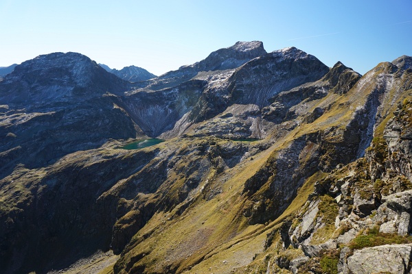 Blick zu den Buckelkarseen. Überragt von dem im Vorjahr im Anschluß an die Vetternspitzen besuchten Sauberg.