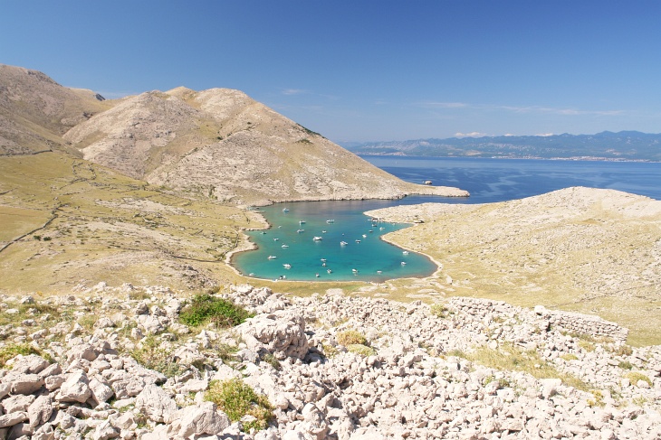 ... zu einem Aufstieg nach Corinthia, einem 112 Meter hohen Hügel, von dem wir nicht nur die Bucht Mala Luka, sondern auch unser Abstiegsgebiet auf der linken Seite gut überblicken konnten.