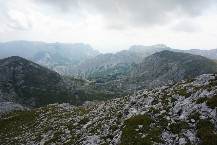 Ausblick zur Voisthalerhütte (rechts der Bildmitte), an der wir vor 3 Wochen ebenfalls vorbeigekommen sind.