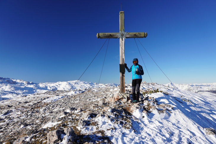 Wieder einmal ein frostiges Winderl beim Hirzberg-Gipfelkreuz