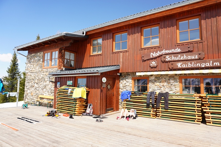 Perfekter geht´s nicht mehr als bei der Kaiblingalm. Nur etwas Farbe muss jemand von uns noch zulegen.